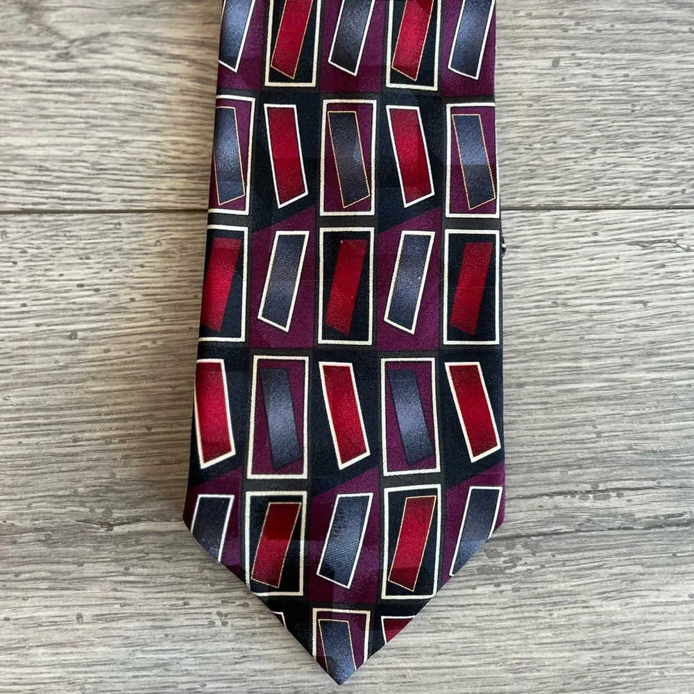 Studio Z Men’s Neck Tie Red Black Geometric Abstract Rectangles Silk Workwear
